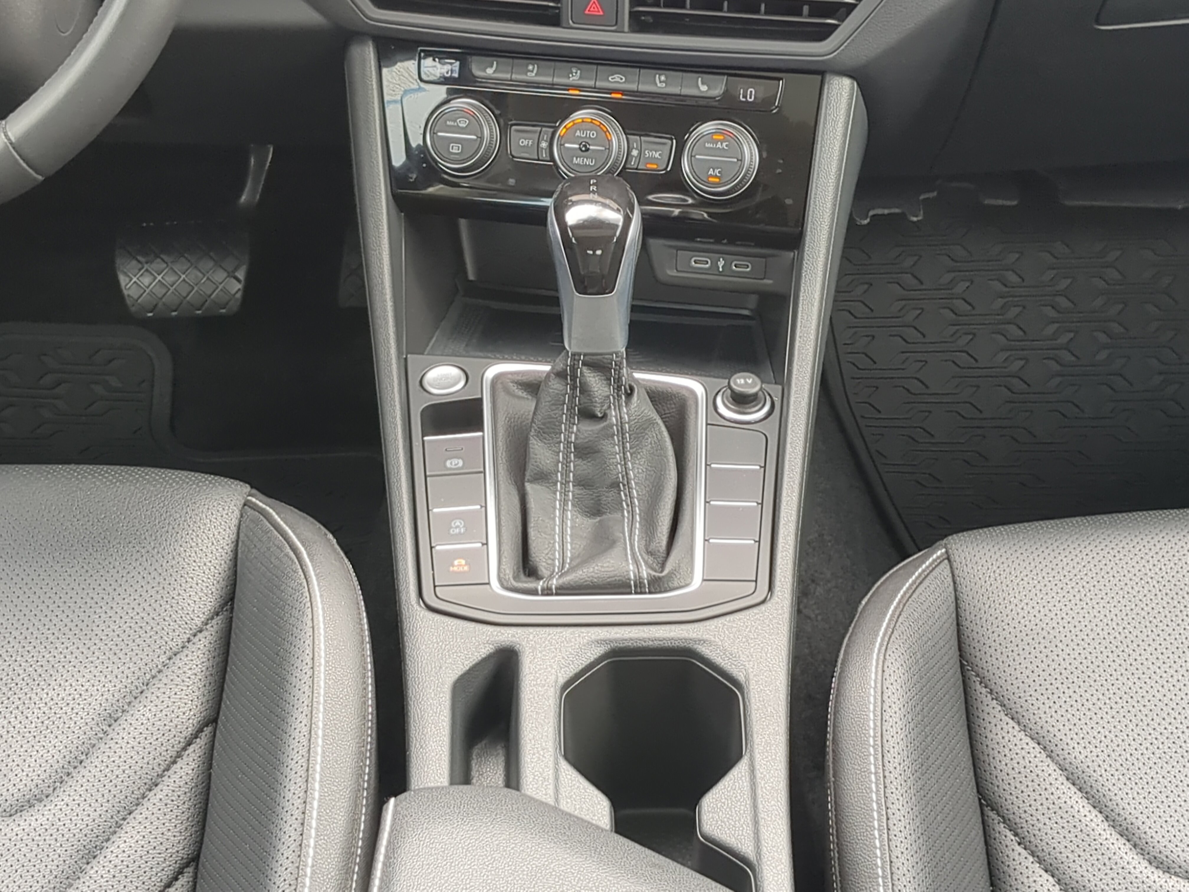 Used 2024 Volkswagen Jetta SEL FWD image 16