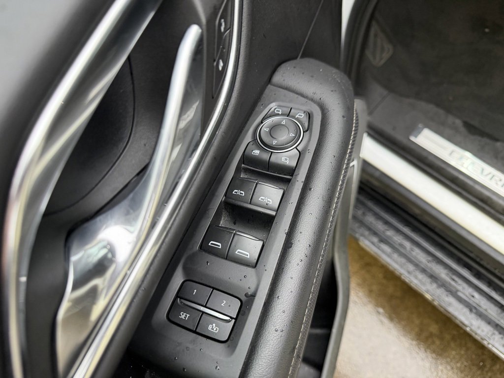 Used 2023 Chevrolet Suburban Premier image 14