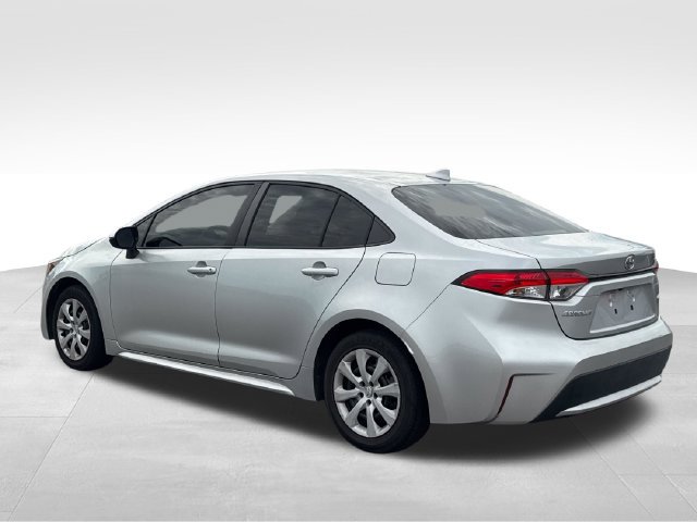 Used 2020 Toyota Corolla LE FWD image 3