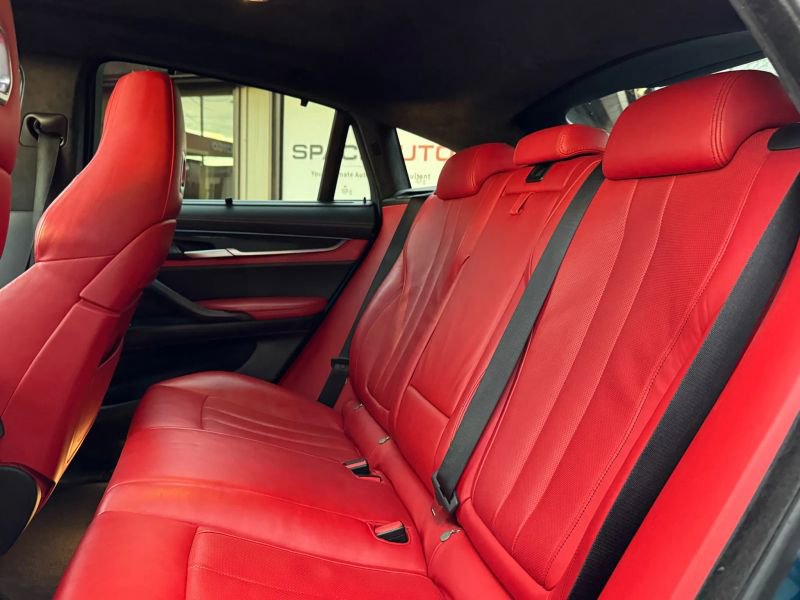 Used 2015 BMW X6 M image 22