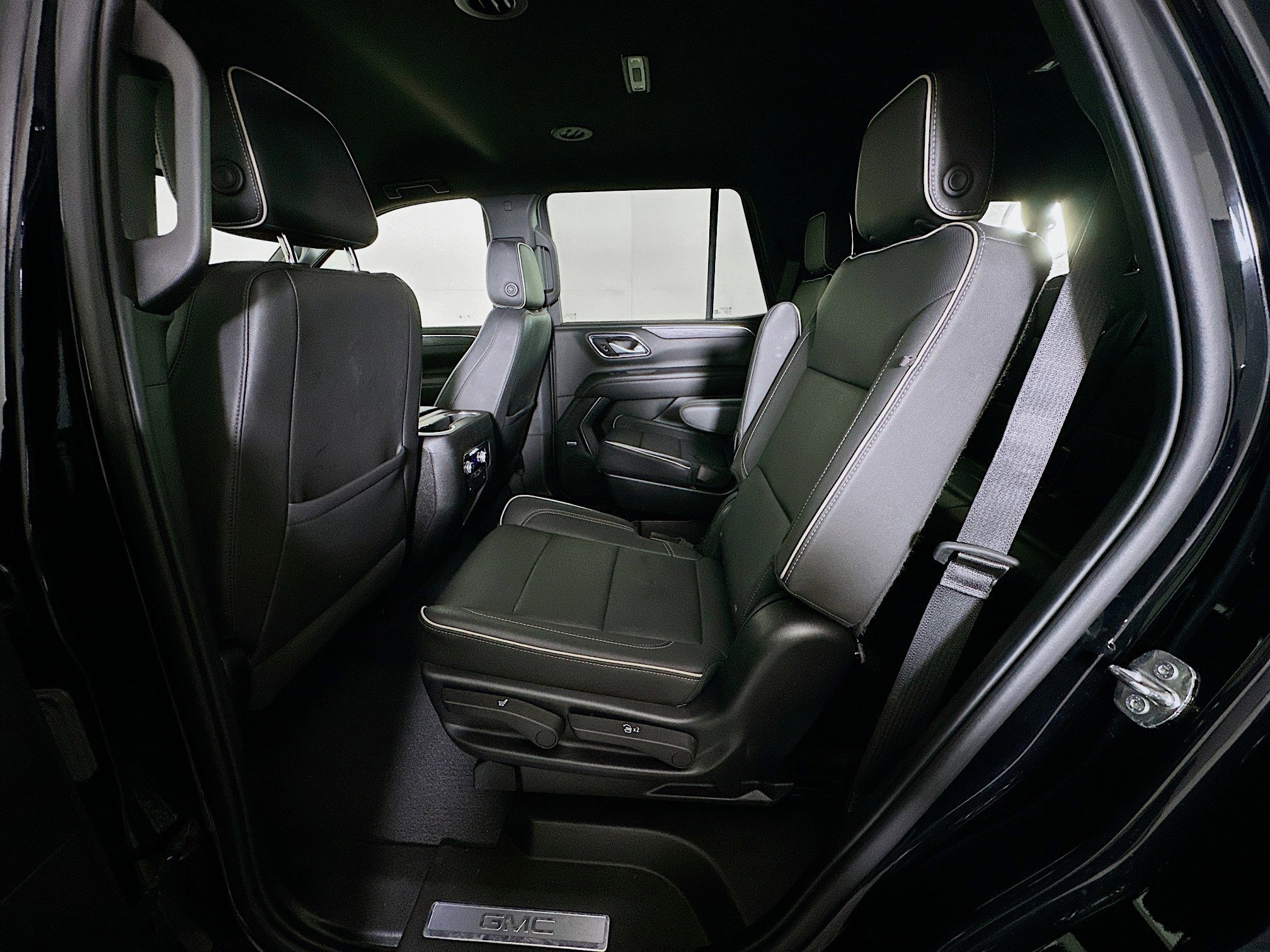 Used 2022 GMC Yukon SLT w/ SLT Luxury Package RWD image 28