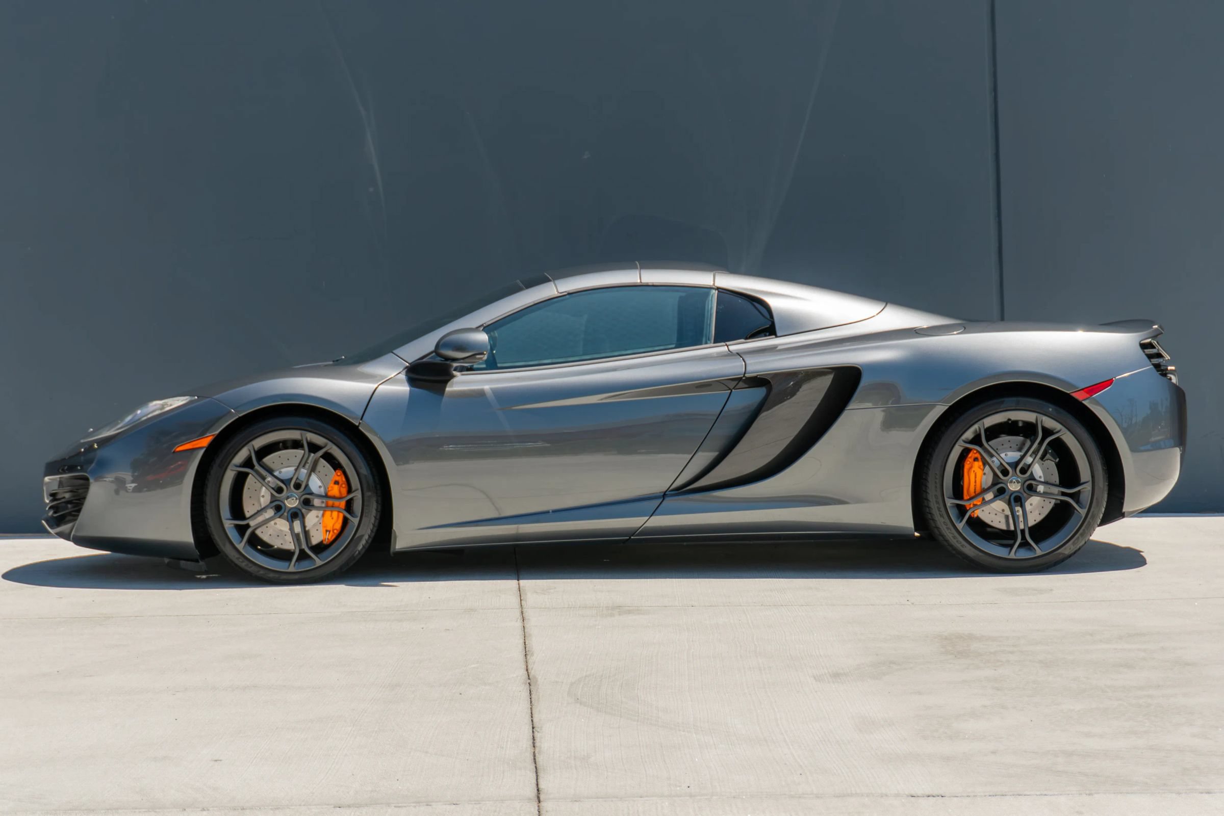 Used 2014 McLaren MP4-12C Spider RWD image 2