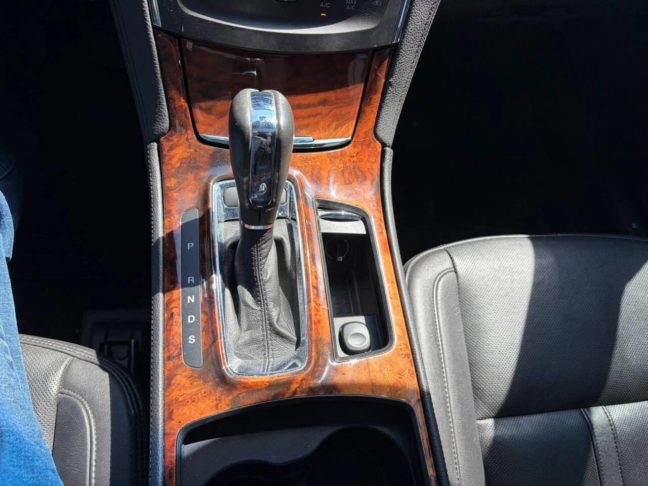 Used 2013 Lincoln MKS AWD image 18