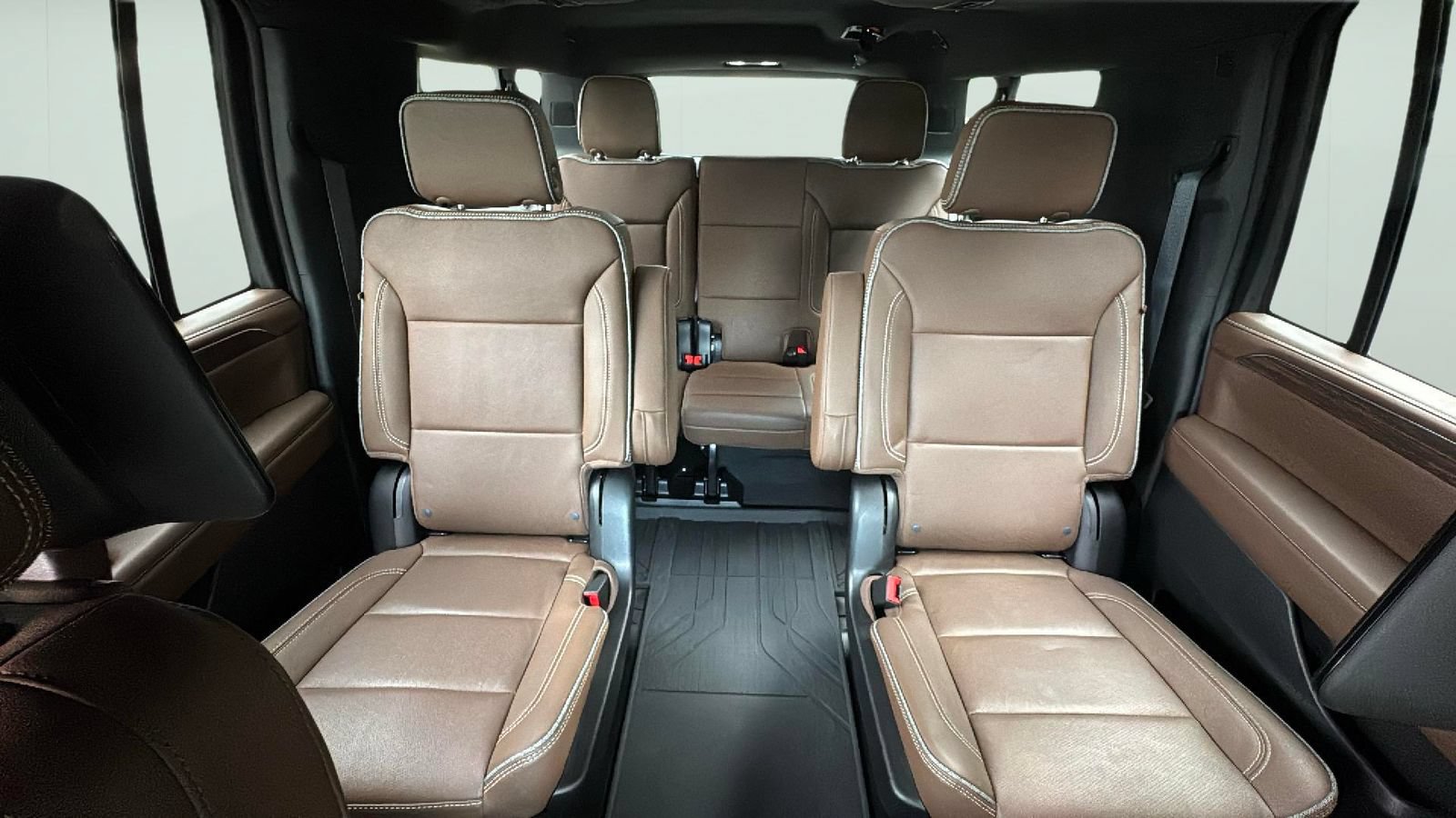 Used 2024 Chevrolet Suburban High Country AWD/4WD image 27