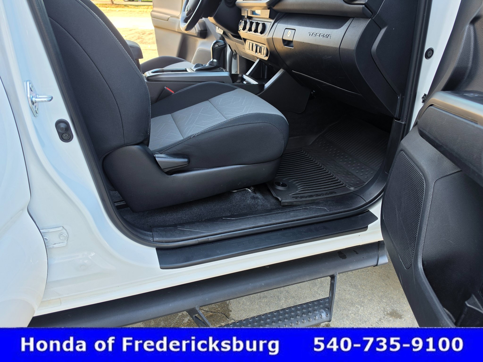 Used 2023 Toyota Tacoma TRD Sport w/ Technology Package AWD/4WD image 31