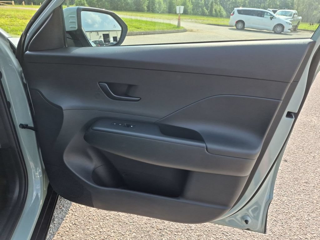 Used 2025 Hyundai Kona SEL FWD image 33
