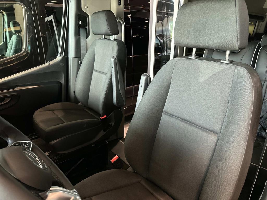 Used 2025 Mercedes-Benz Sprinter 3500 image 17