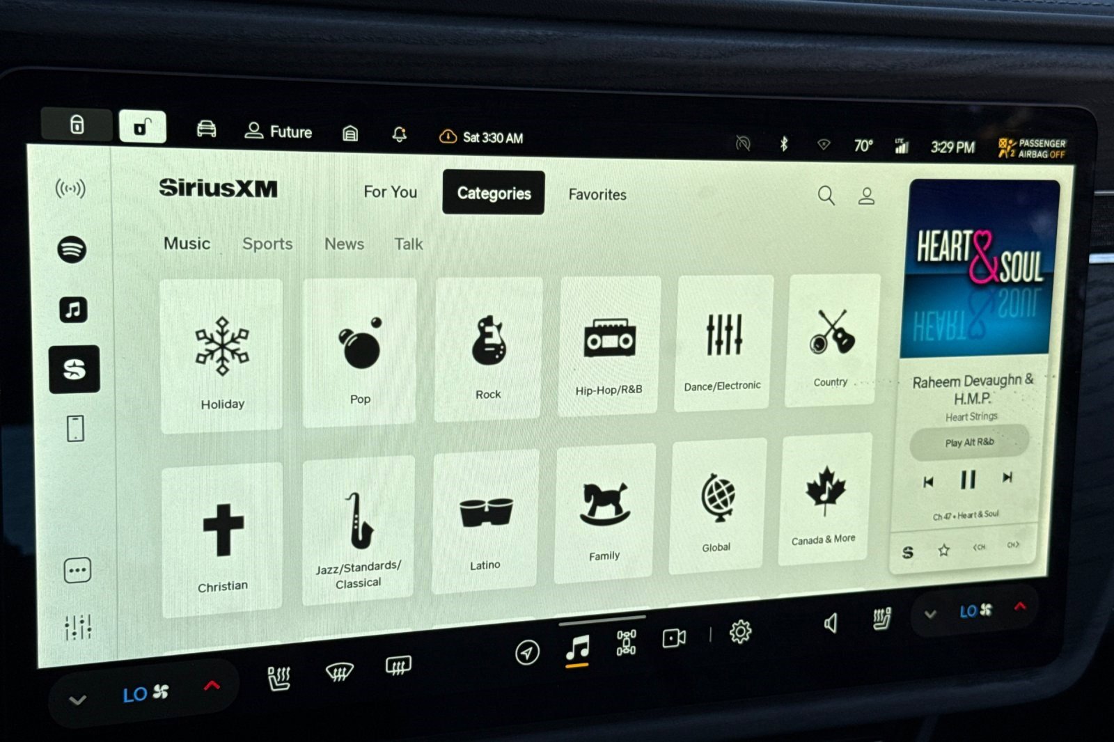 Used 2025 Rivian R1T Adventure image 22