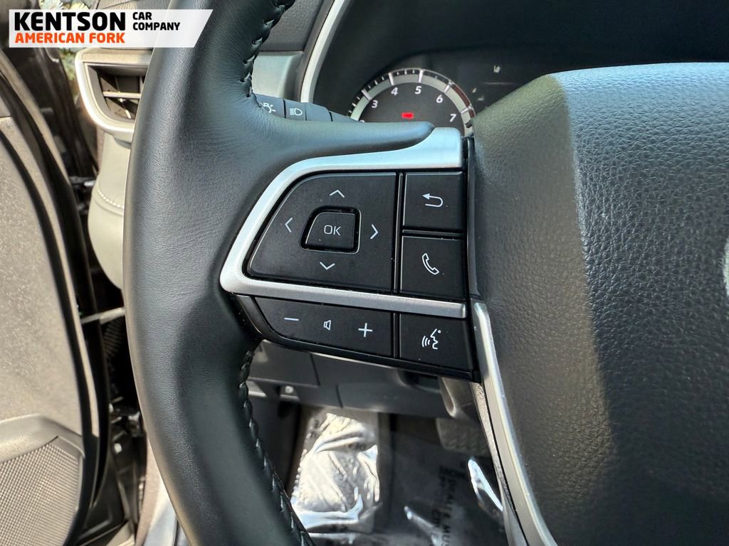Used 2025 Toyota Highlander XLE image 20