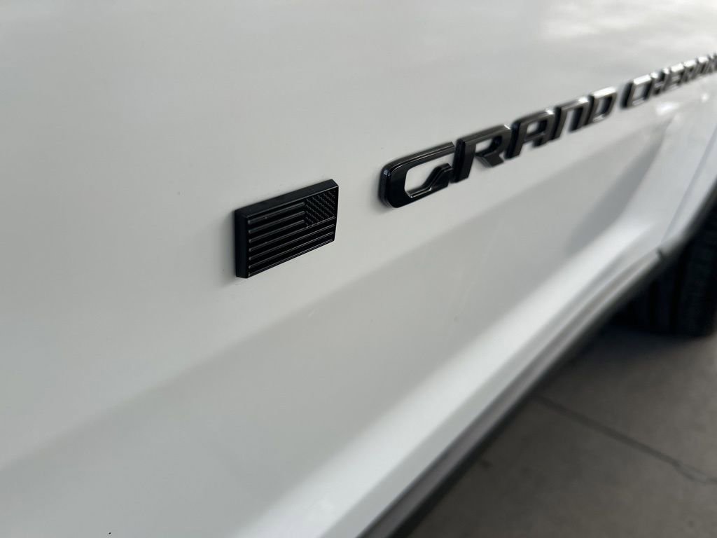 Used 2025 Jeep Grand Cherokee Altitude RWD image 21