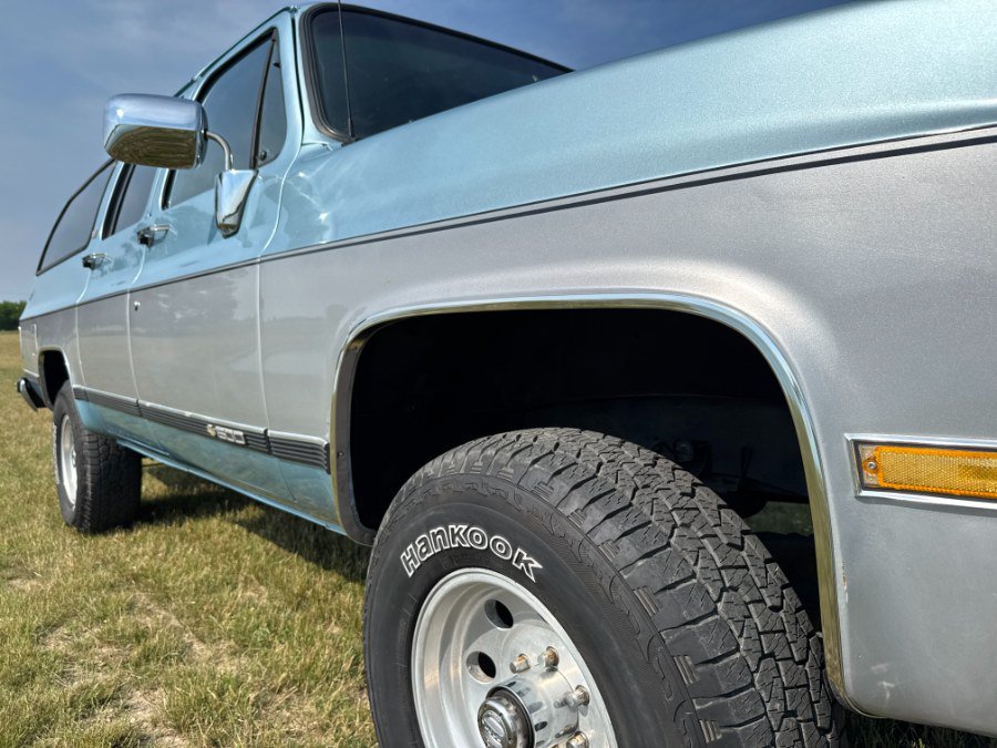 Used 1989 Chevrolet Suburban 4WD image 12