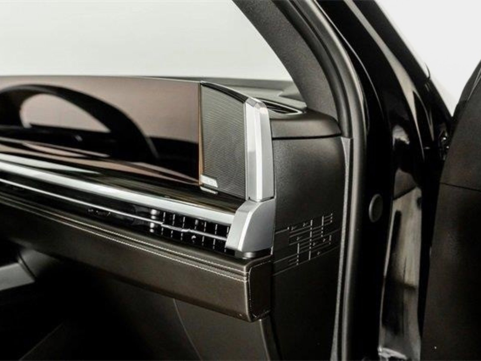 Used 2026 Cadillac Escalade Luxury w/ Touring Package image 51