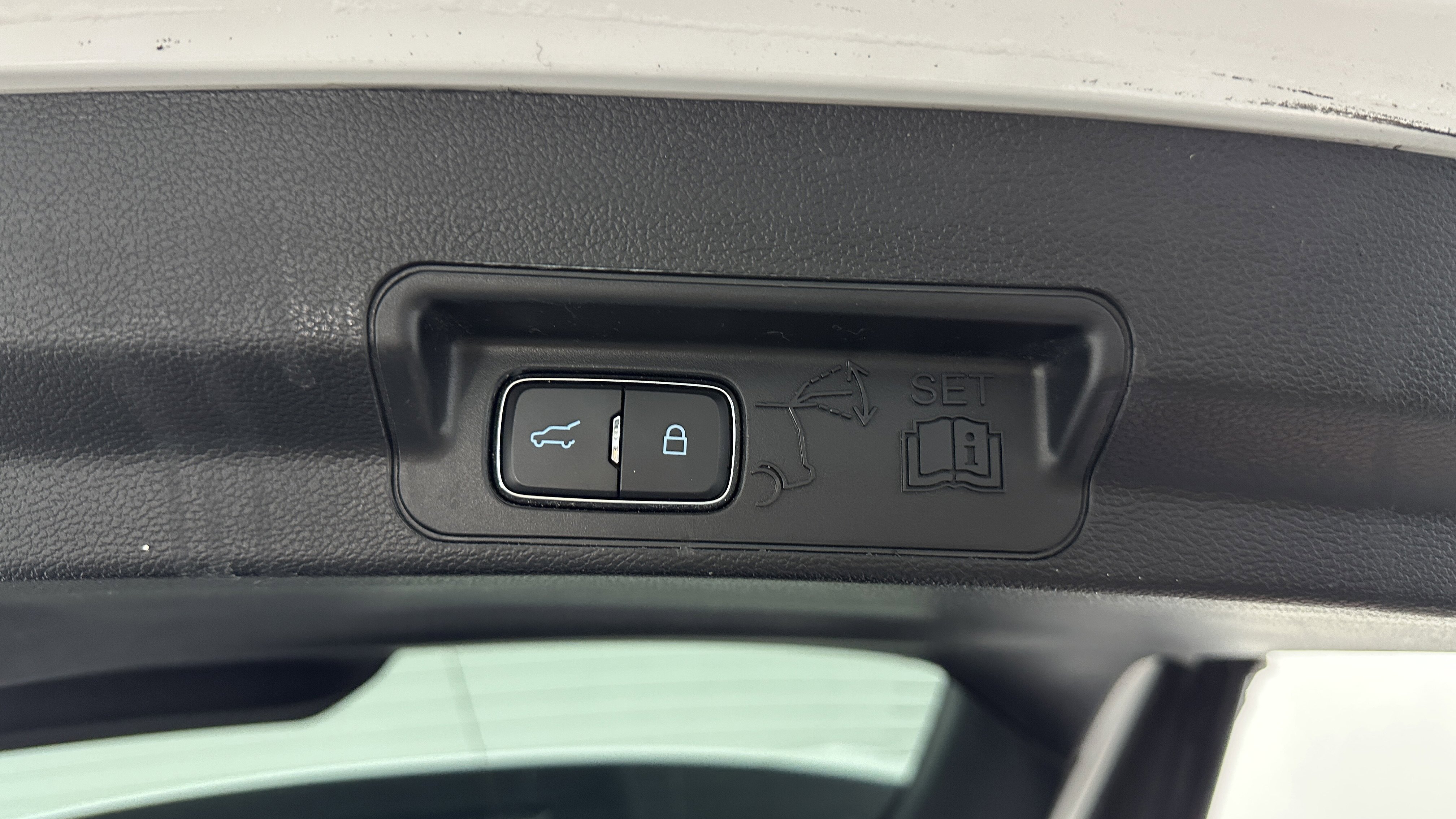 Used 2020 Ford Explorer XLT w/ Equipment Group 202A image 33