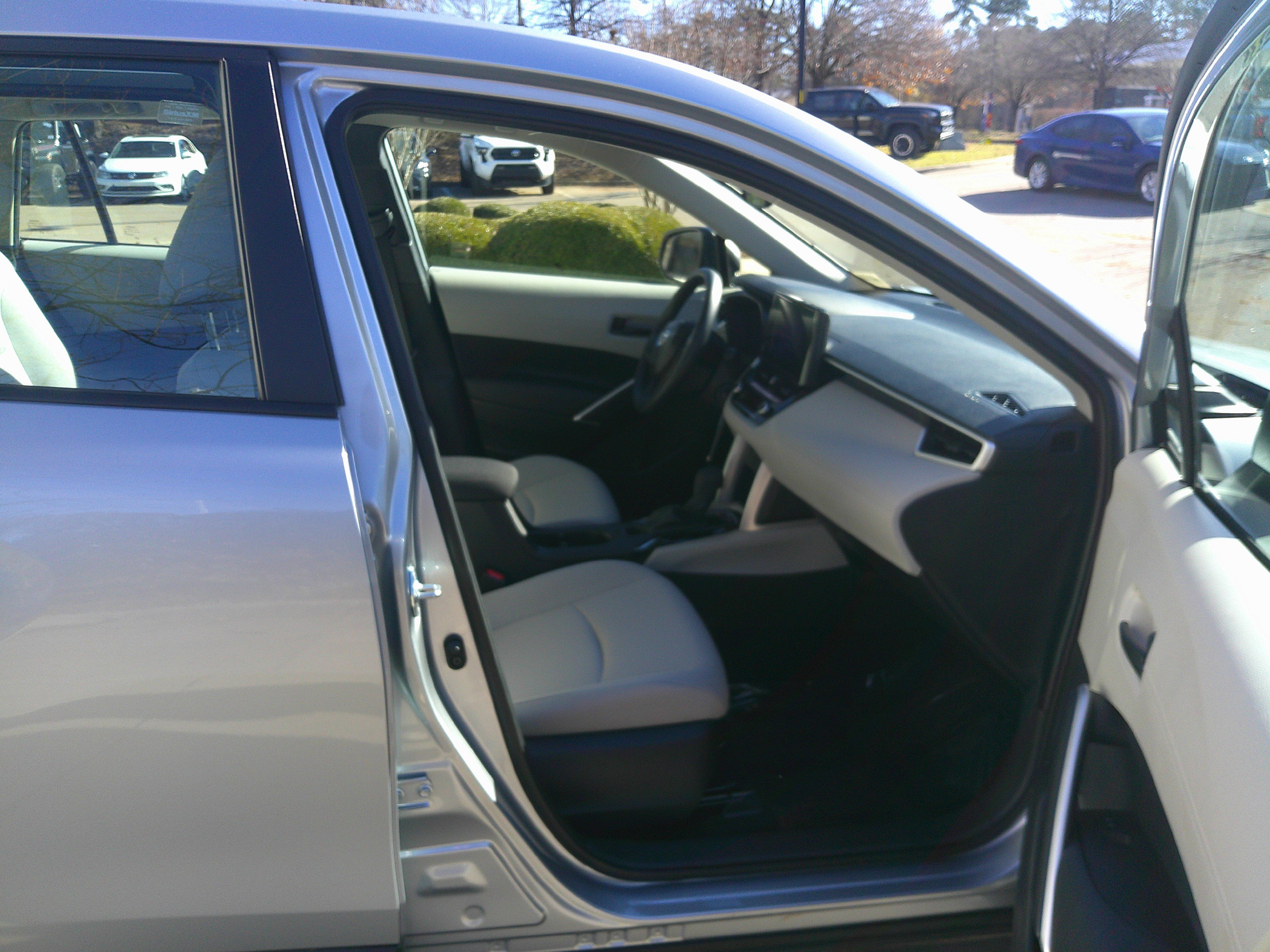 Used 2025 Toyota Corolla Cross L image 34