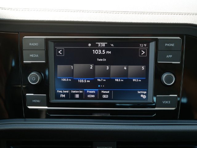 Certified 2024 Volkswagen Jetta S FWD image 33