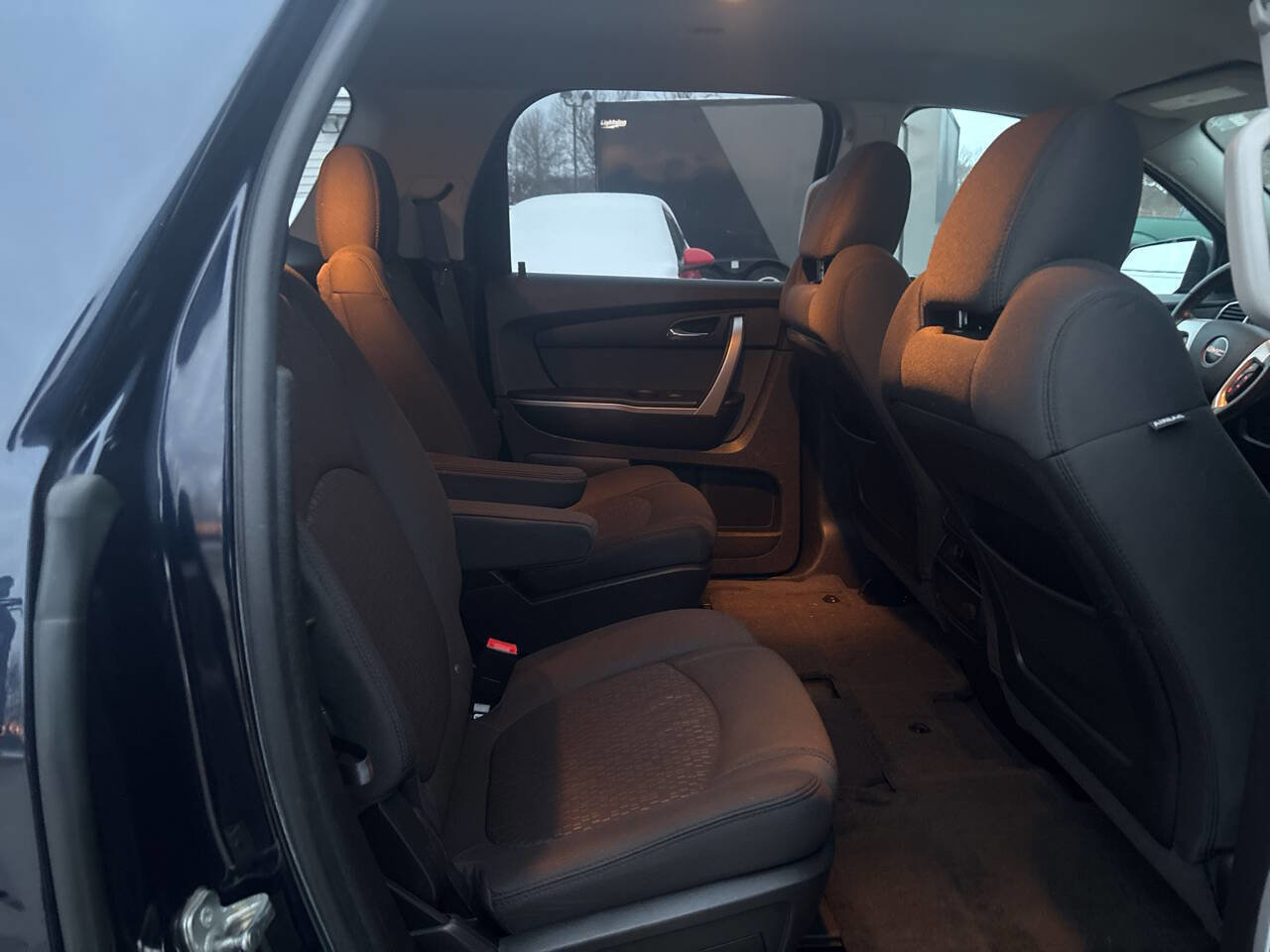 Used 2011 GMC Acadia SLE image 18