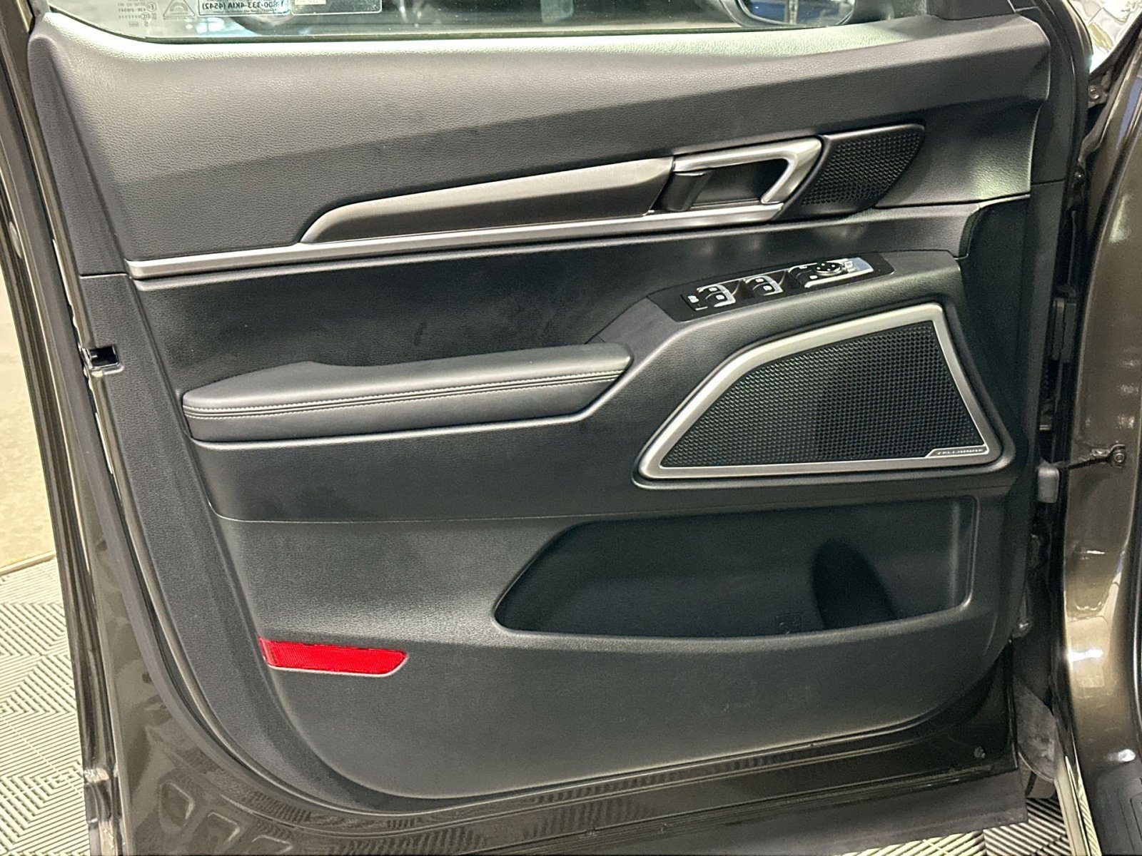 Used 2024 Kia Telluride S w/ S Sunroof Package image 12