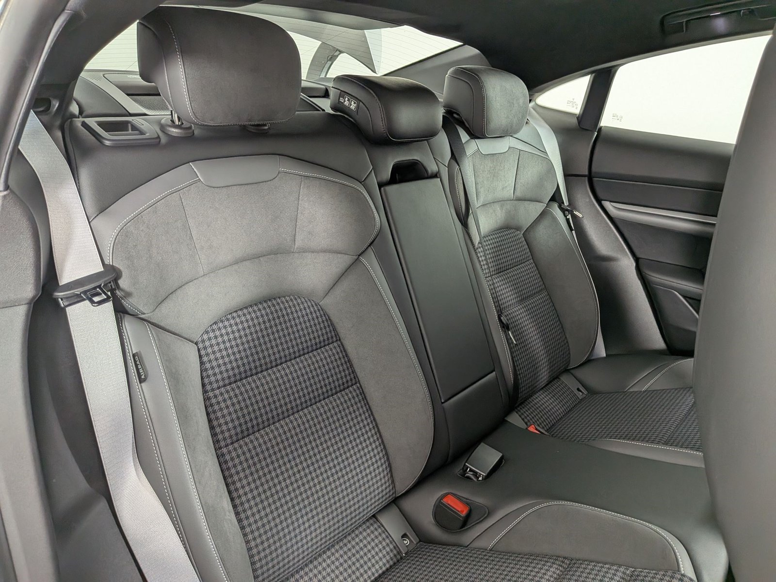 New 2025 Porsche Taycan 4S AWD/4WD image 23