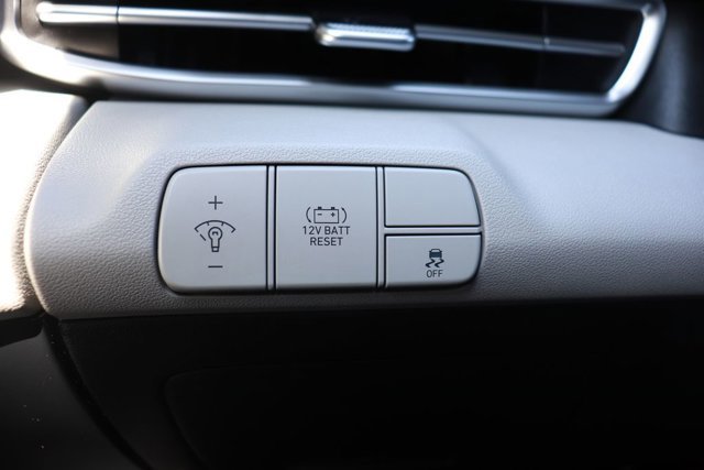 Used 2025 Hyundai Elantra Limited image 26