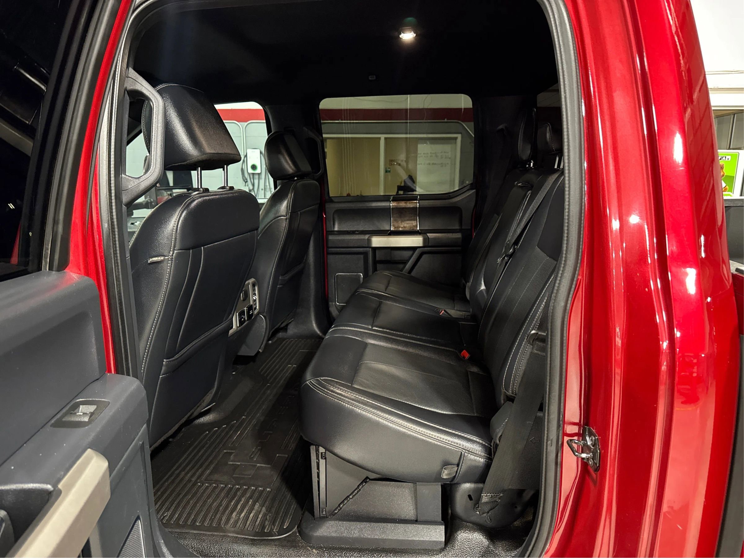 Used 2022 Ford F350 Lariat w/ Black Appearance Package image 10