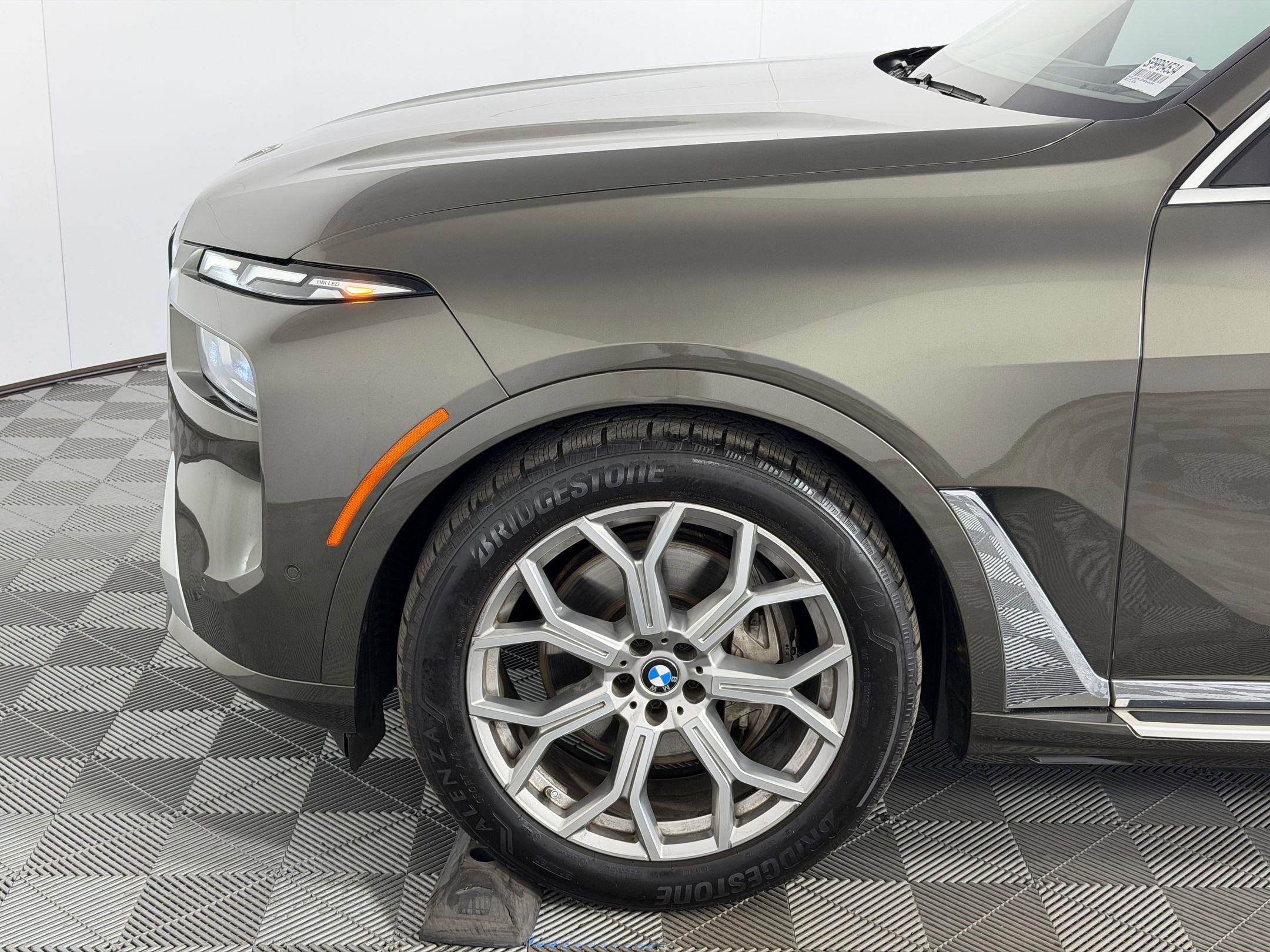 Used 2023 BMW X7 xDrive40i w/ Premium Package image 9