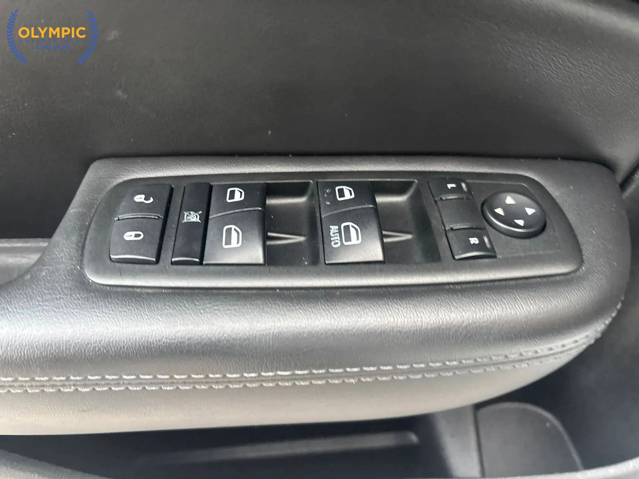 Used 2015 Chrysler 200 S FWD image 34
