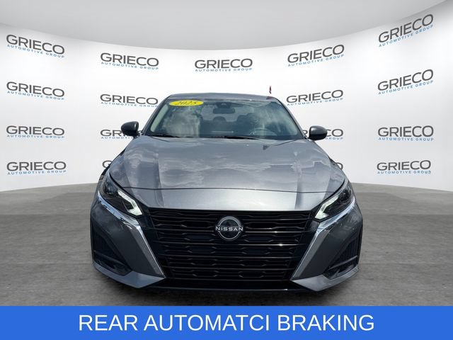Used 2025 Nissan Altima 2.5 SV FWD image 2