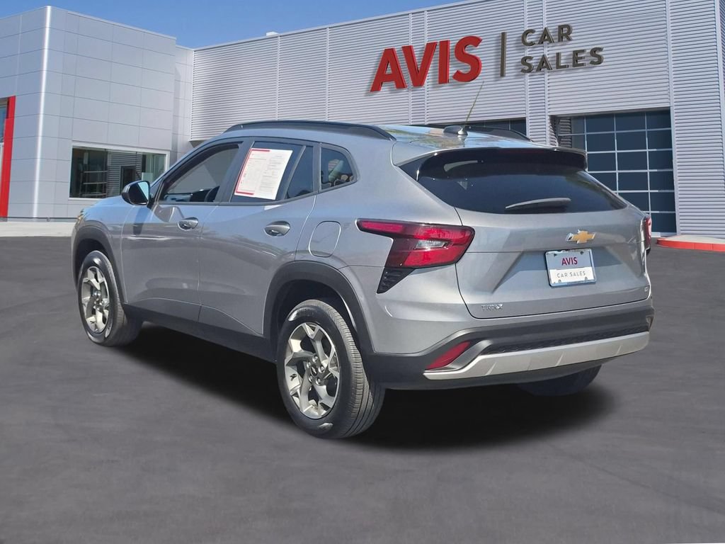 Used 2025 Chevrolet Trax LT w/ LT Convenience Package FWD image 9