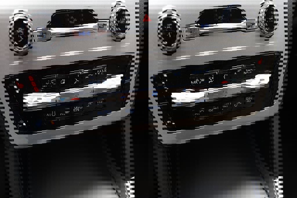 Used 2022 Ford Explorer XLT w/ Equipment Group 202A image 23