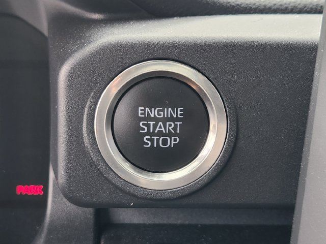 Used 2025 Toyota 4Runner SR5 AWD/4WD image 14