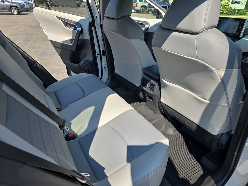 Used 2019 Toyota RAV4 Limited AWD/4WD image 13