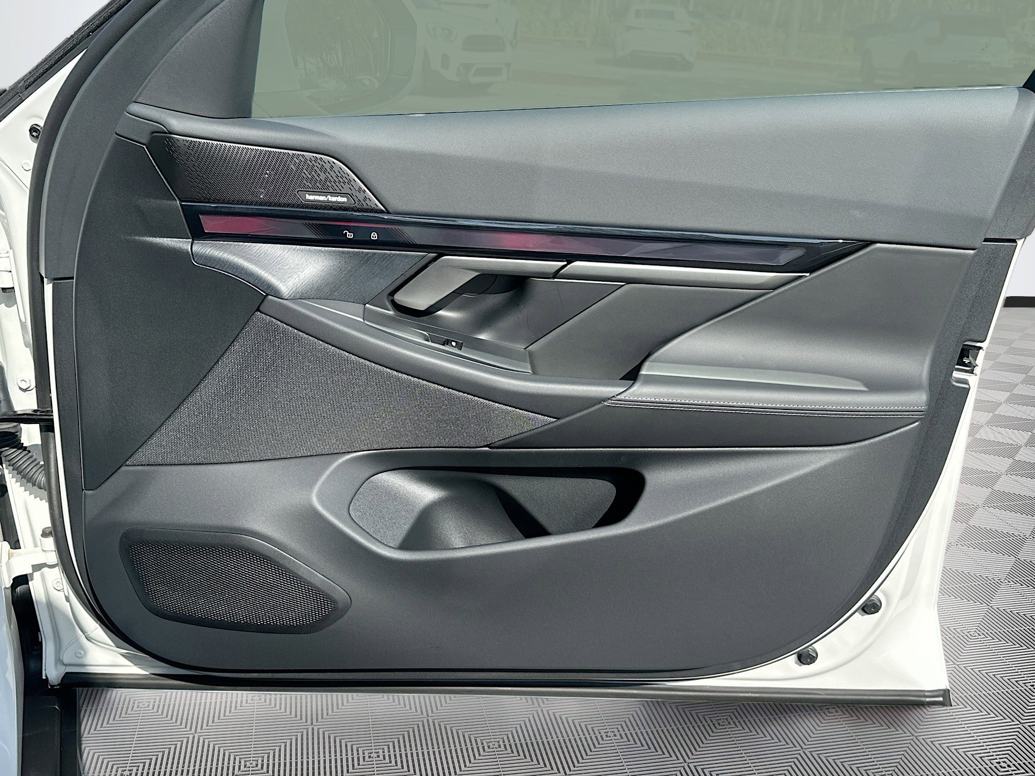 Used 2025 BMW i5 eDrive40i w/ Premium Package image 35