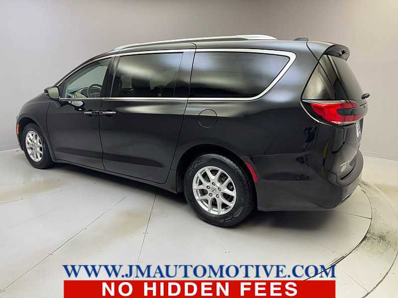 Used 2021 Chrysler Pacifica Touring-L image 3