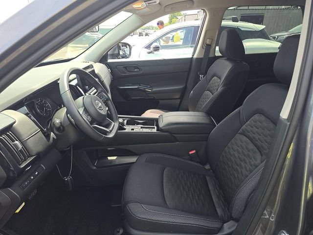 Used 2025 Nissan Pathfinder SV w/ SV Premium Package FWD image 9