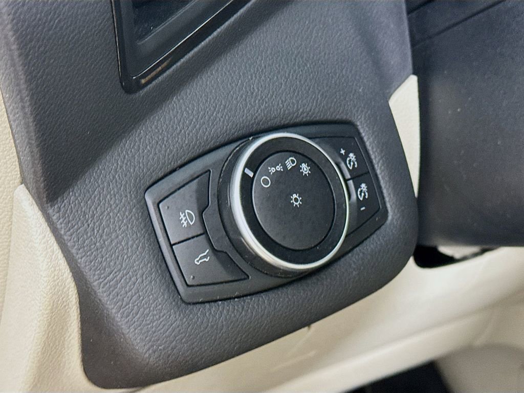 Used 2017 Ford Escape Titanium FWD image 12