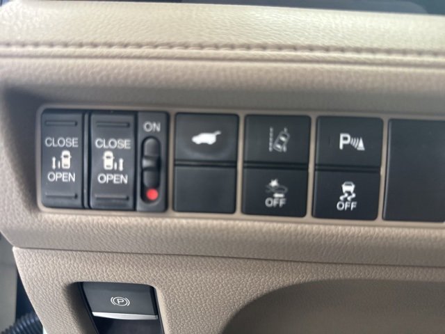 Used 2018 Honda Odyssey Elite image 13