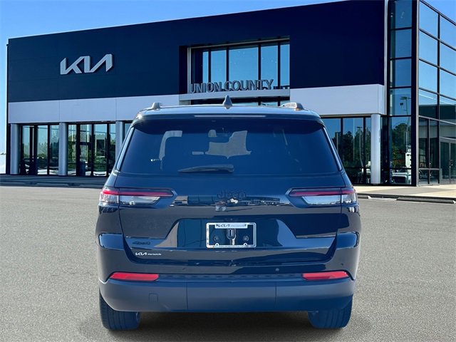 Used 2024 Jeep Grand Cherokee L Altitude image 11