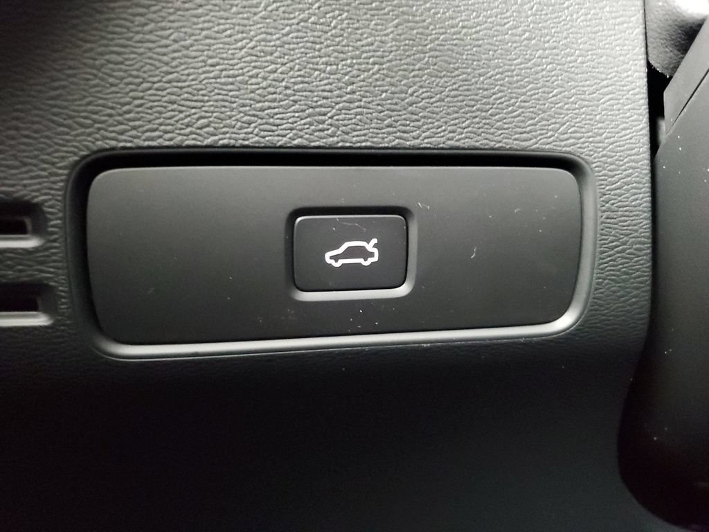 New 2026 Volvo XC40 B4 Core w/ Protection Package Premier FWD image 34