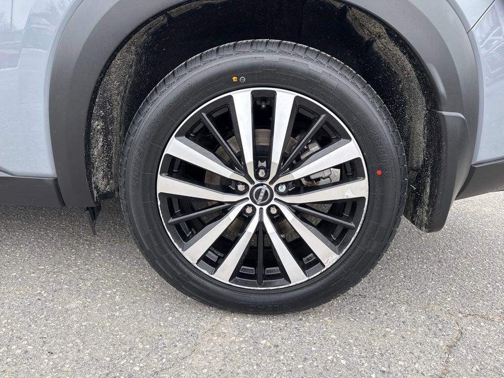 Used 2024 Nissan Pathfinder Platinum image 35