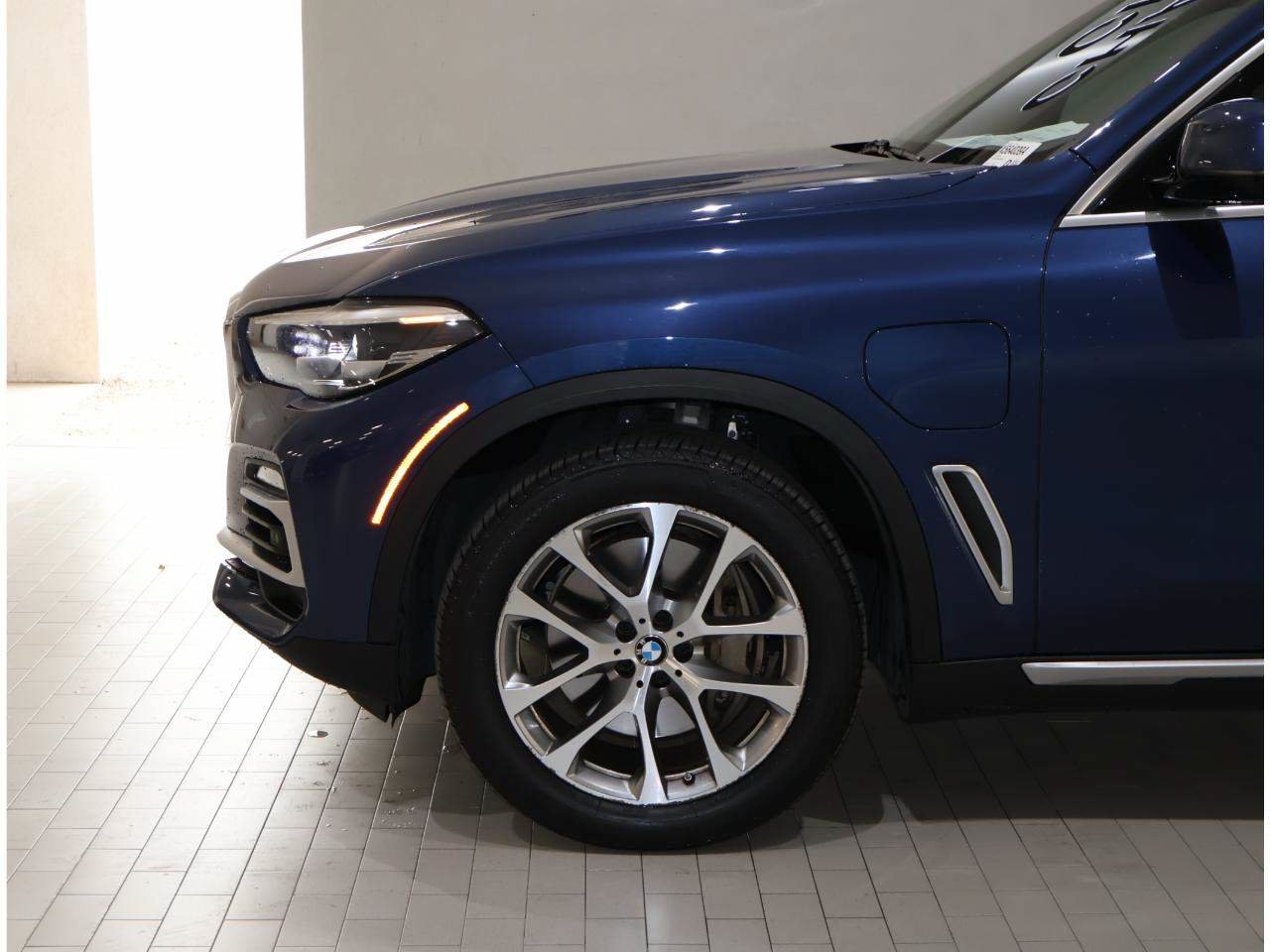 Used 2021 BMW X5 xDrive45e w/ Premium Package AWD/4WD image 4