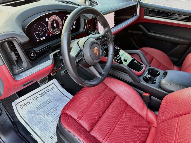 Used 2025 Porsche Cayenne S AWD/4WD image 25