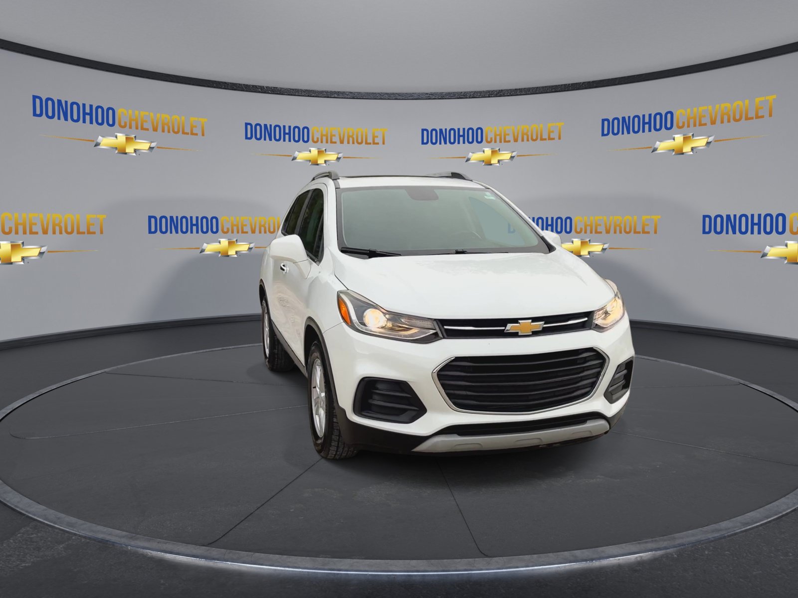 Used 2020 Chevrolet Trax LT w/ Sun & Sound Package FWD image 6