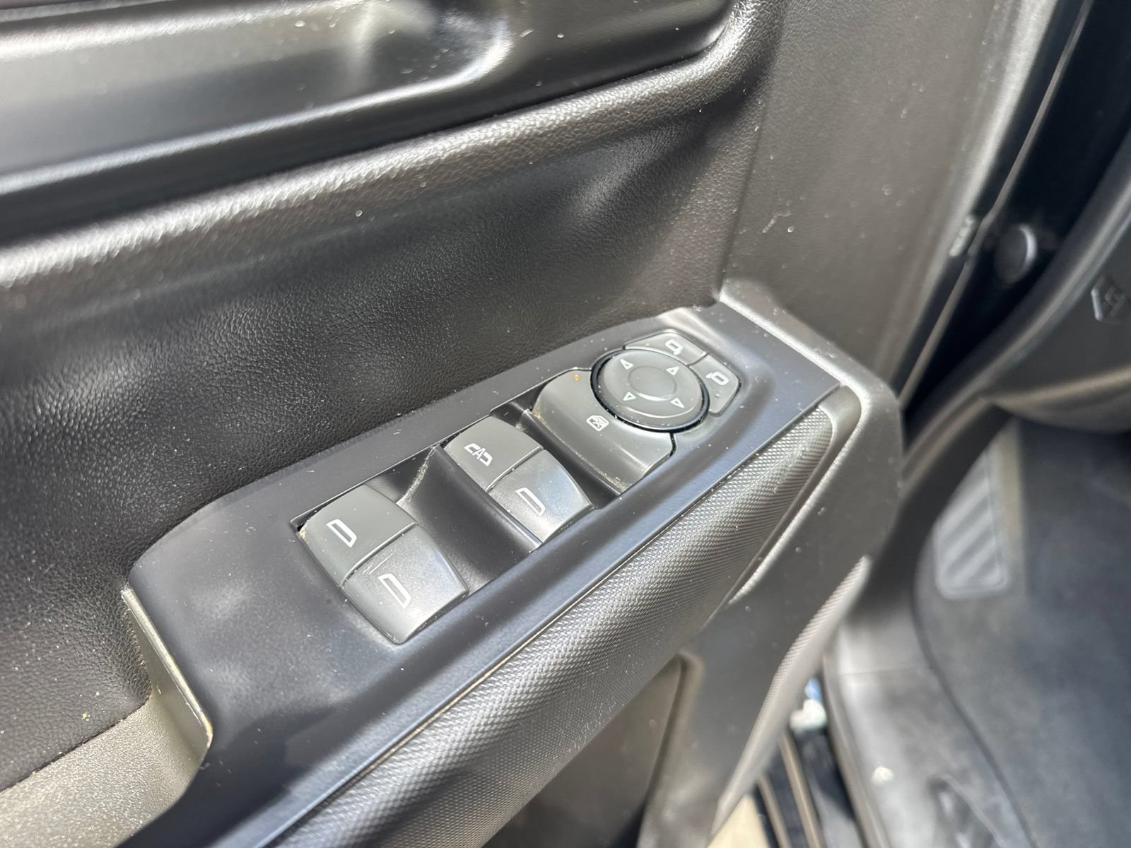 Used 2019 Chevrolet Silverado 1500 Custom w/ Custom Value Package AWD/4WD image 14