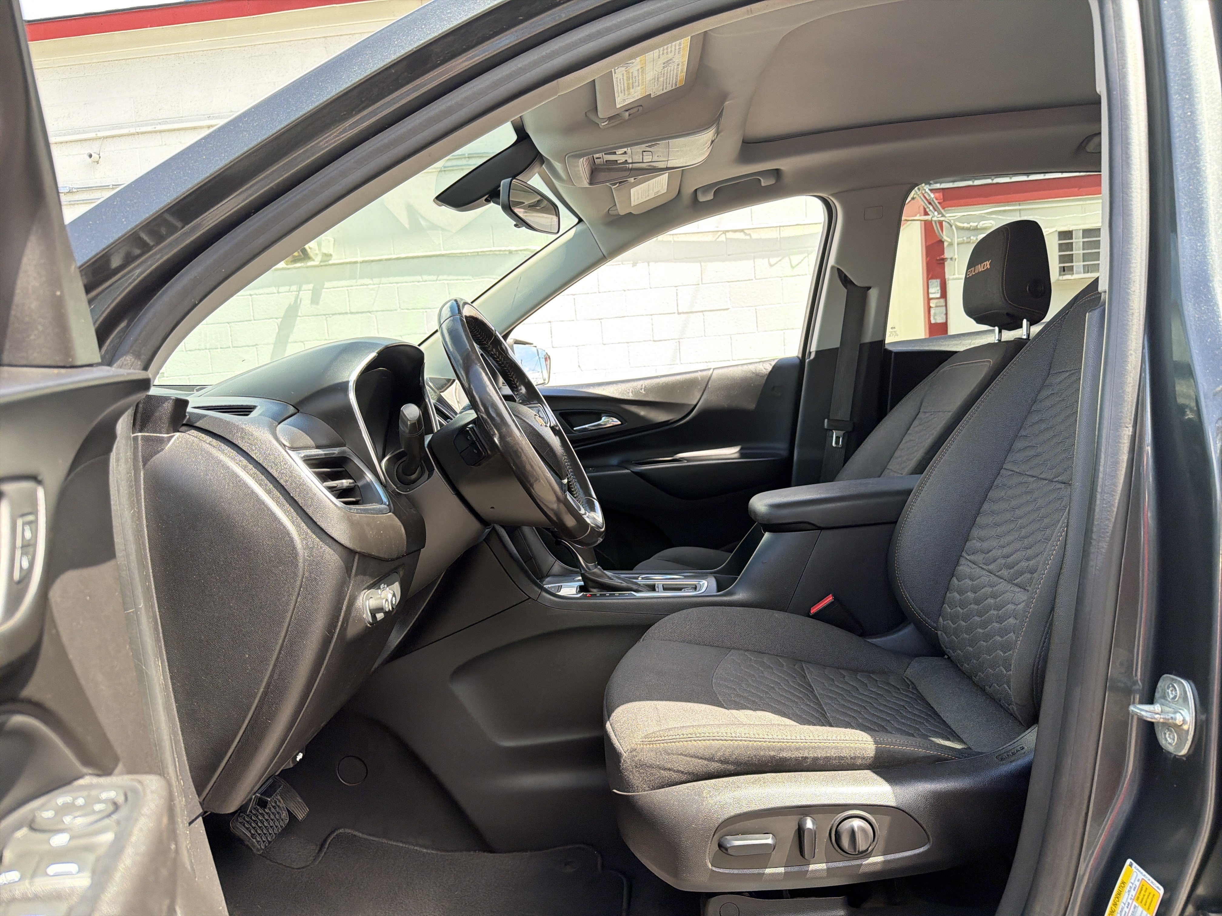 Used 2019 Chevrolet Equinox LT w/ Sun & Navigation Package AWD/4WD image 8