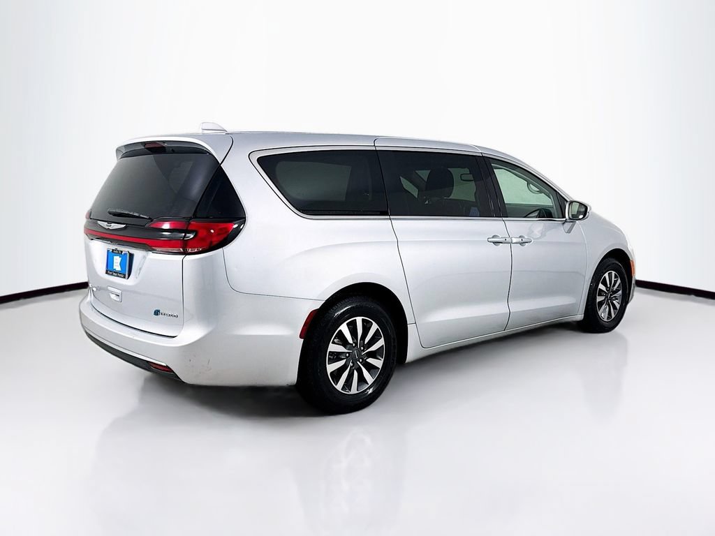 Used 2022 Chrysler Pacifica Touring-L FWD image 7