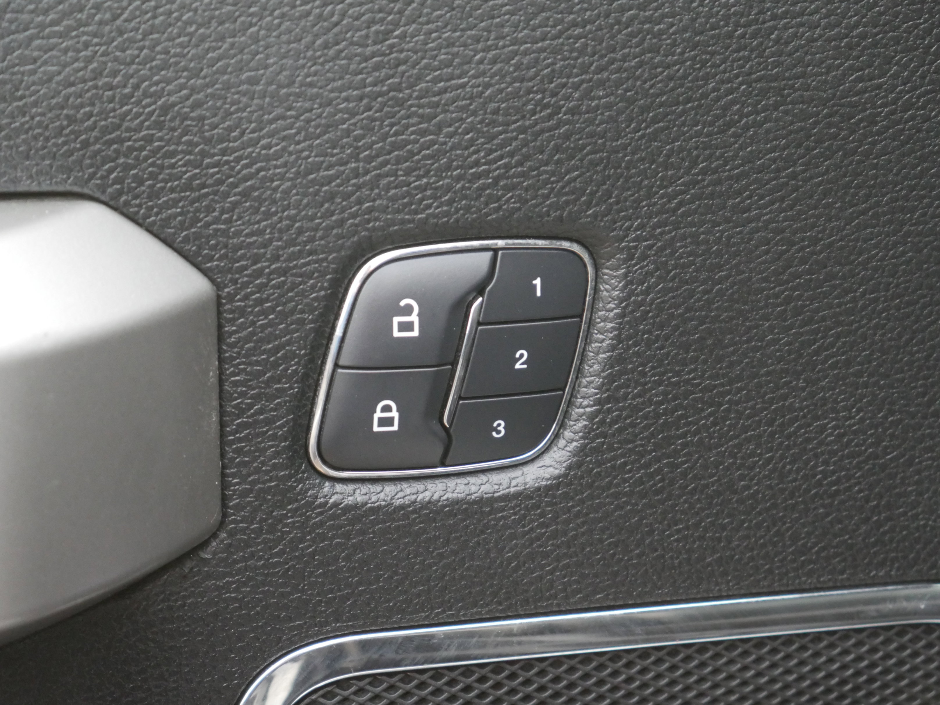 Used 2017 Ford F250 Lariat image 36