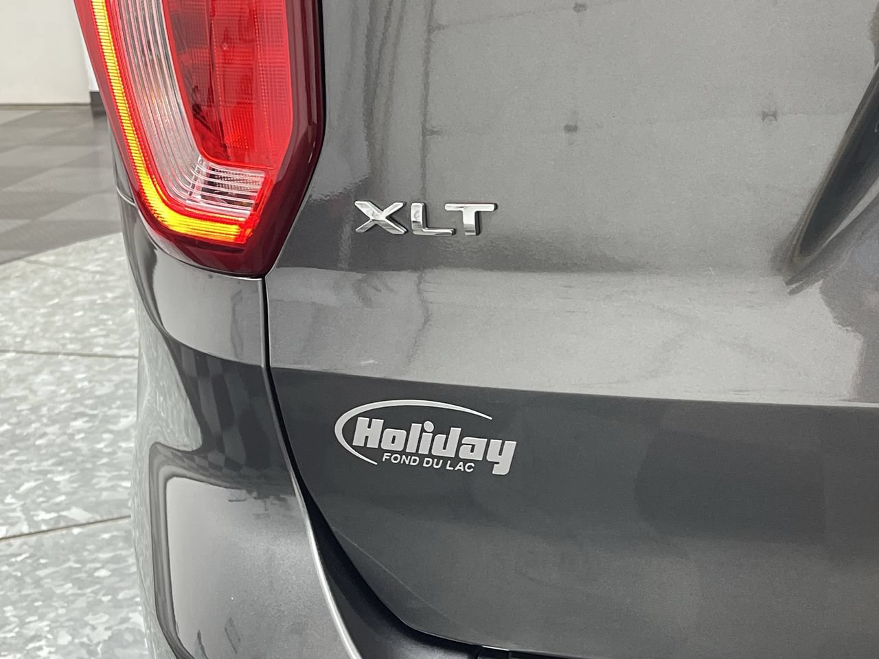 Used 2018 Ford Explorer XLT w/ Equipment Group 202A AWD/4WD image 36