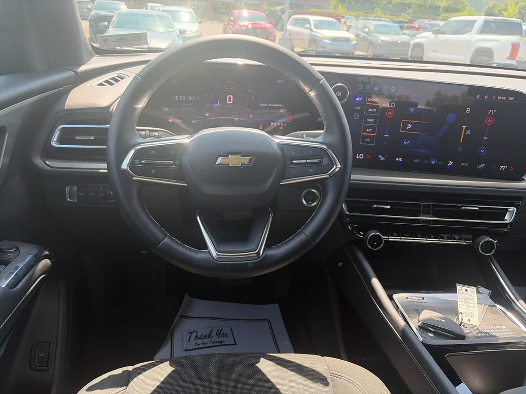 Used 2025 Chevrolet Traverse LT w/ Driver Confidence Package AWD/4WD image 17