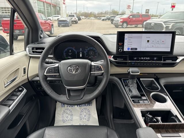 Certified 2025 Toyota Sienna Platinum AWD/4WD image 25