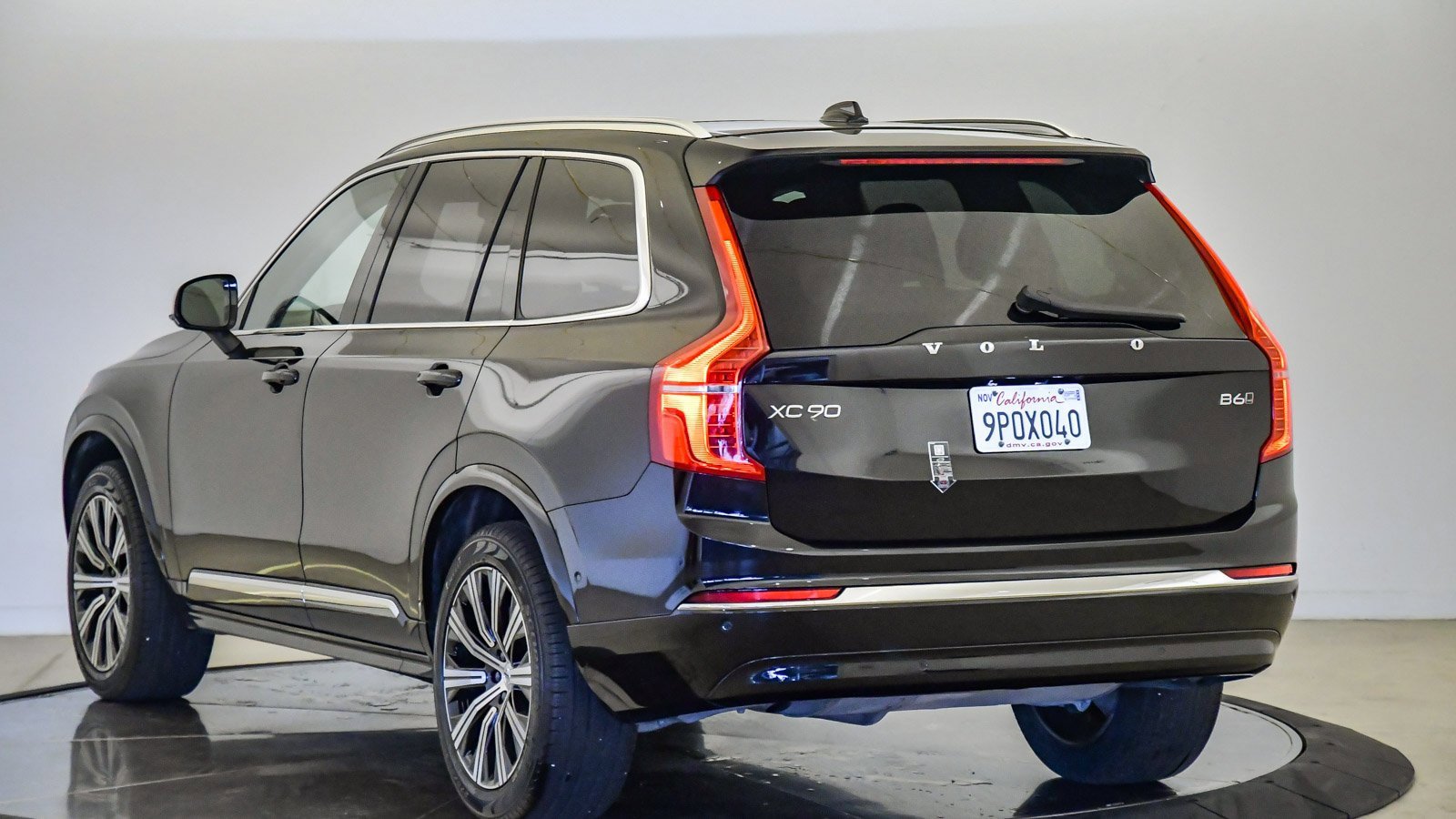 Certified 2025 Volvo XC90 B6 Plus image 2